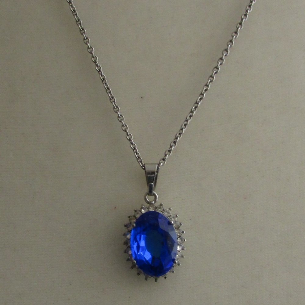 Man Made Sapphire Pendent With Chain NWOT